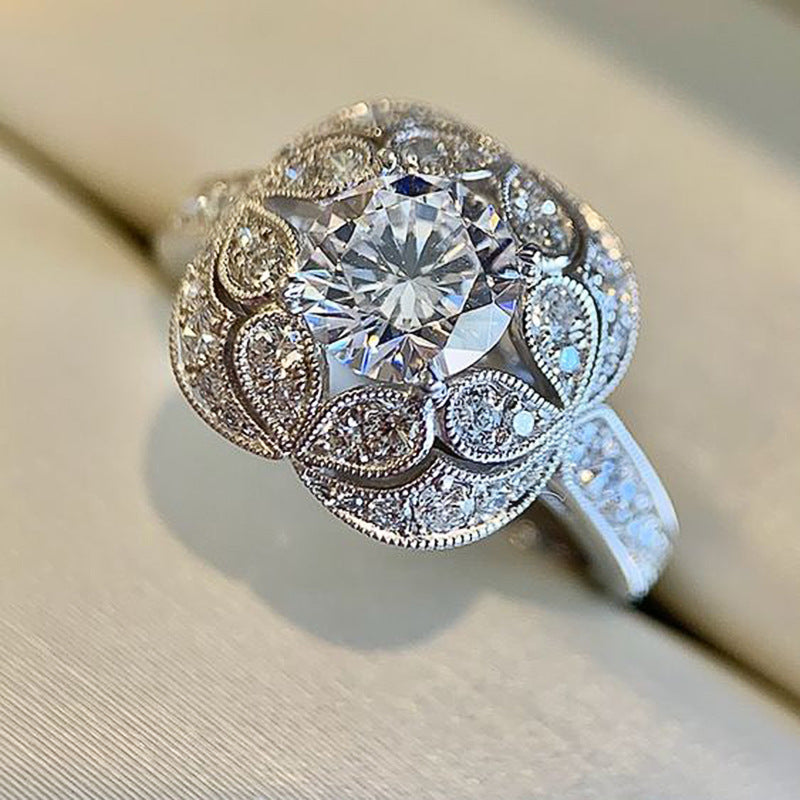 Vintage Floral Zircon Ring in Fashion Style