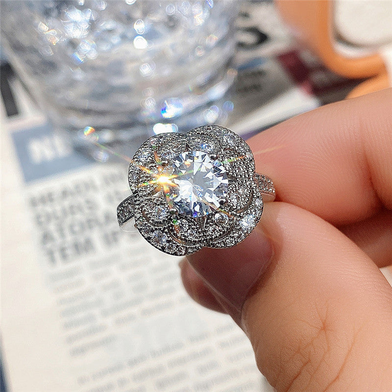 Vintage Floral Zircon Ring in Fashion Style